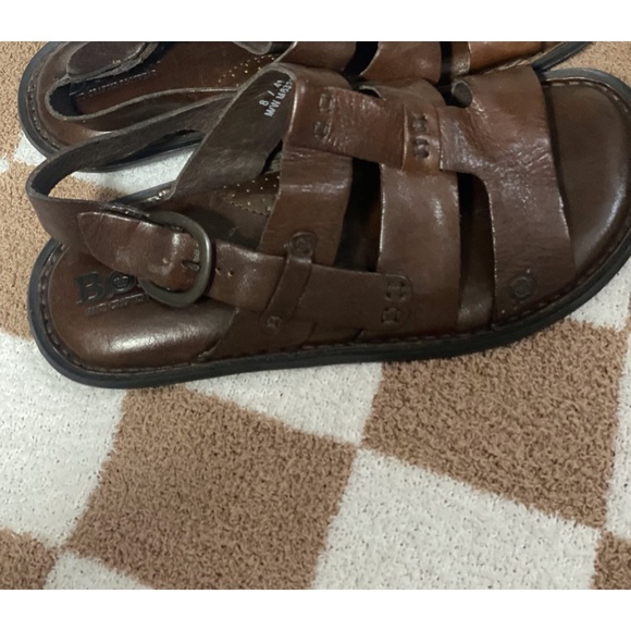 BORN sandals - Picture 1 of 3